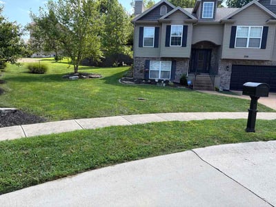 Lawn care service in Arnold, 63010