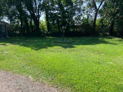 Lawn care service in Norfolk, 23513