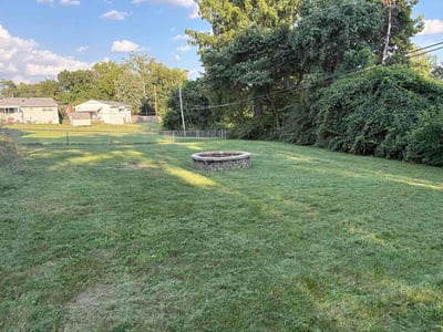 Lawn care service in St. Louis, 63114