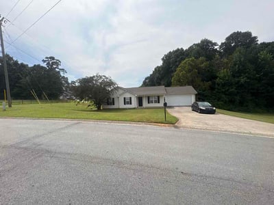 Lawn care service in Rockmart, 30153
