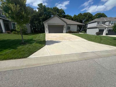 Lawn care service in Olathe, 66062