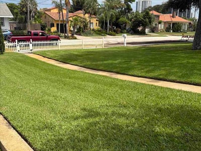 Lawn care service in Daytona Beach, 32118
