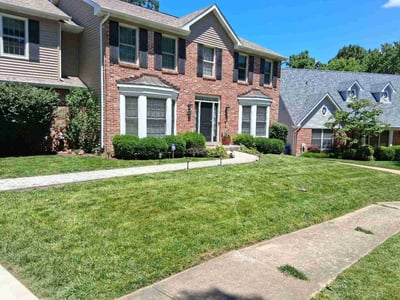 Lawn care service in St. Louis, 63122