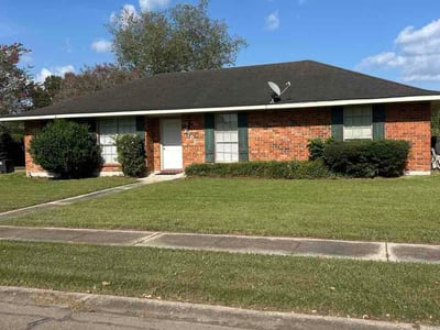 Lawn care service in Baton Rouge, 70817