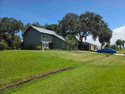Lawn care service in Port St. Lucie, 34953