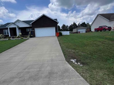 Lawn care service in Elizabethtown, 42701