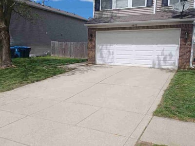 Lawn care service in Indianapolis, 46217