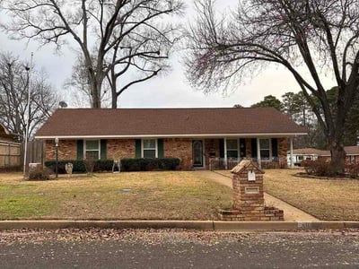Lawn care service in Longview, 75601
