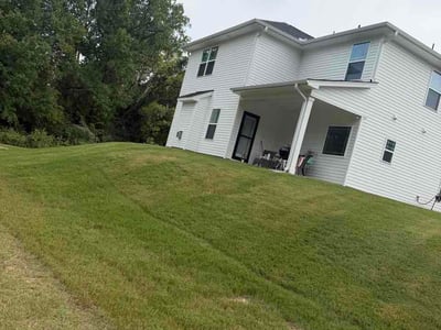 Lawn care service in Smithfield, 27577