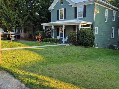 Lawn care service in Lynchburg, 24501