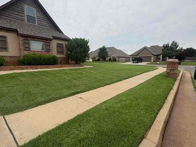 Lawn care service in Oklahoma City, 73179
