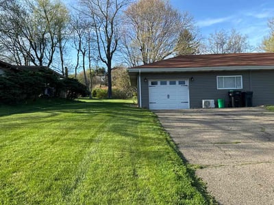 Lawn care service in Beaver Falls, 15010