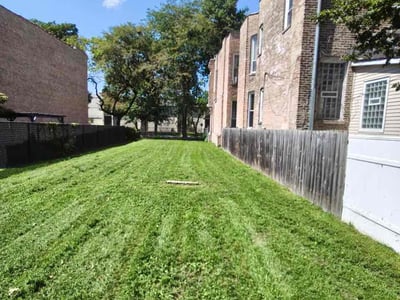 Lawn care service in Chicago, 60653