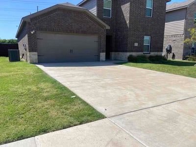 Lawn care service in Greenville, 75402