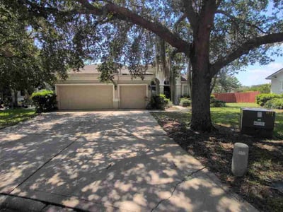 Lawn care service in Jacksonville, 32258
