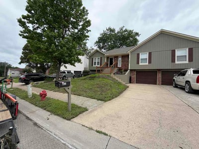 Lawn care service in Blue Springs, 64015