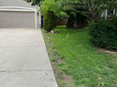 Lawn care service in Olathe, 66062