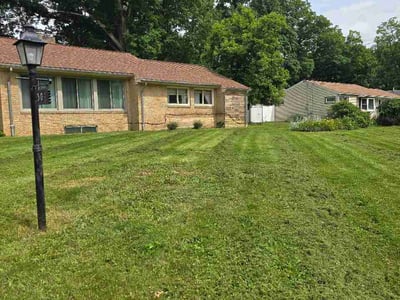 Lawn care service in Hermitage, 16148