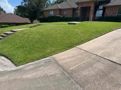 Lawn care service in DeSoto, 75115