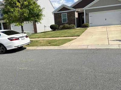 Lawn care service in Charlotte, 28216