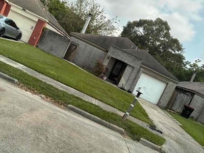Lawn care service in Houston, 77044