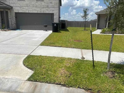 Lawn care service in Houston, 77016