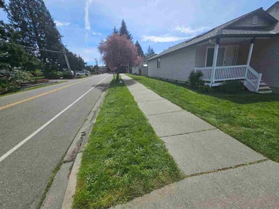 Lawn care service in Lynnwood, 98087