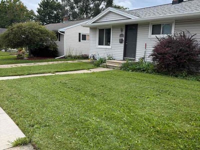 Lawn care service in Kenosha, 53142