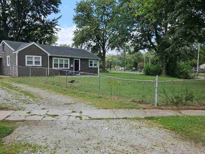 Lawn care service in Louisville, 40272