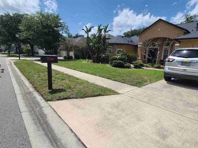 Lawn care service in Oviedo, 32765