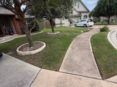 Lawn care service in Austin, 78754