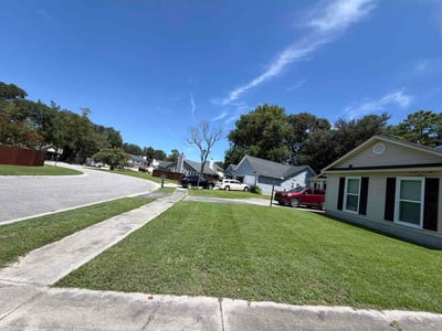 Lawn care service in Charleston, 29414