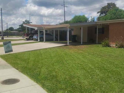 Lawn care service in Metairie, 70003