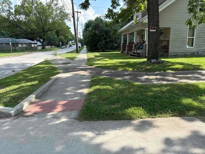 Lawn care service in Springfield, 65803