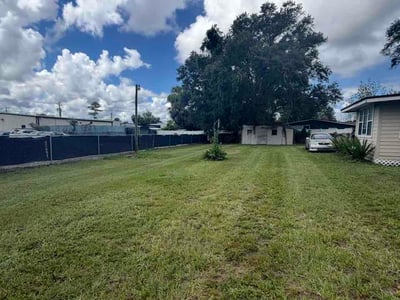 Lawn care service in Jacksonville, 32211