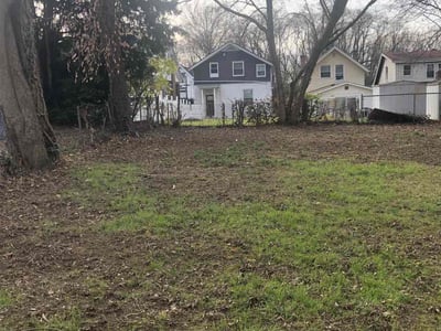 Lawn care service in , 