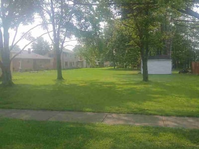 Lawn care service in Strongsville, 44136