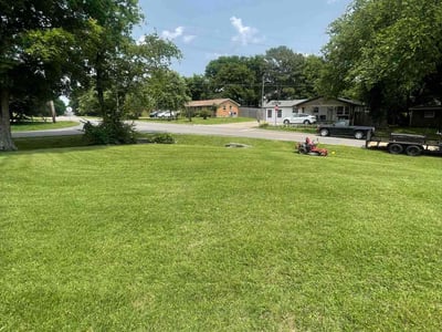 Lawn care service in Nashville, 37209