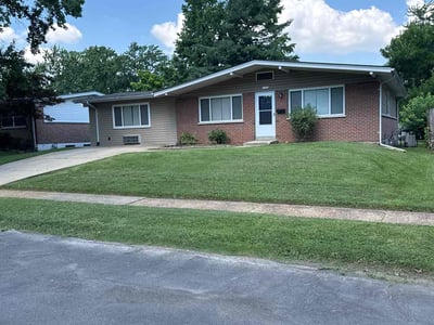 Lawn care service in Florissant, 63033