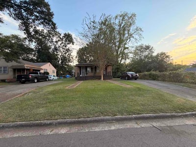 Lawn care service in Bessemer, 35020