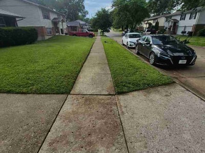 Lawn care service in Florissant, 63031