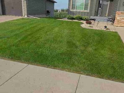 Lawn care service in Sioux Falls, 57106