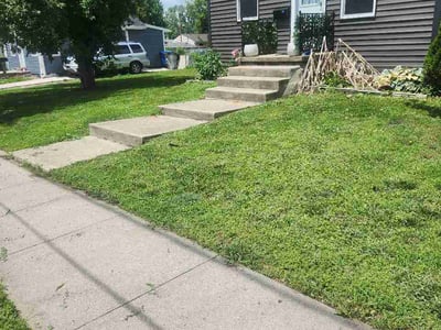 Lawn care service in Des Moines, 50317