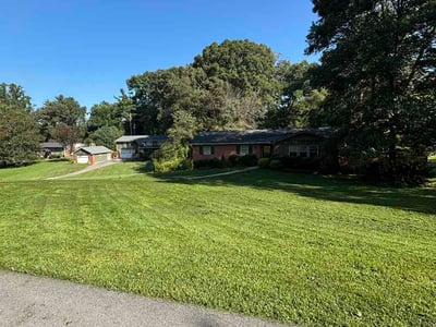 Lawn care service in Hendersonville, 28791