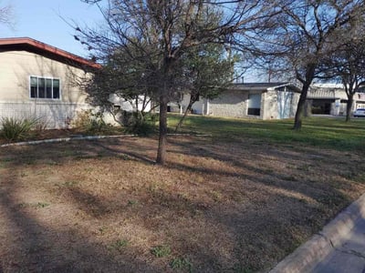 Lawn care service in Austin, 78704