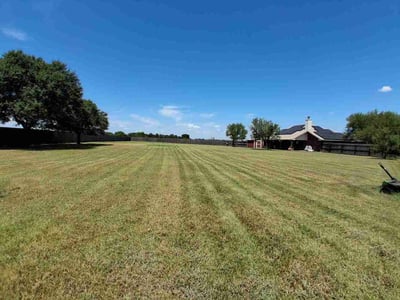 Lawn care service in Bryan, 77808
