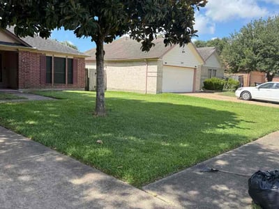 Lawn care service in Katy, 77493
