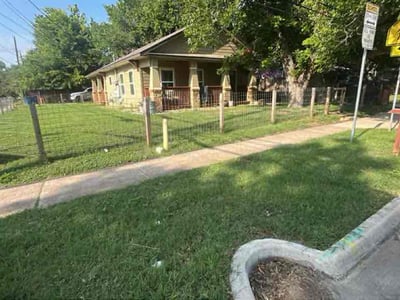 Lawn care service in Austin, 78702