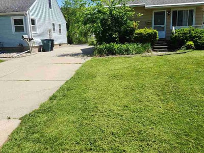 Lawn care service in East Lansing, 48823