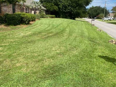 Lawn care service in Destin, 32541